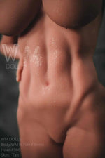 Eirin. Realistisk sexdukke. 167 cm høy og veier 42 kg. Komplett med lyd og varmeutstyr. Flere tilpasninger. Oral, vaginal og anal åpning.