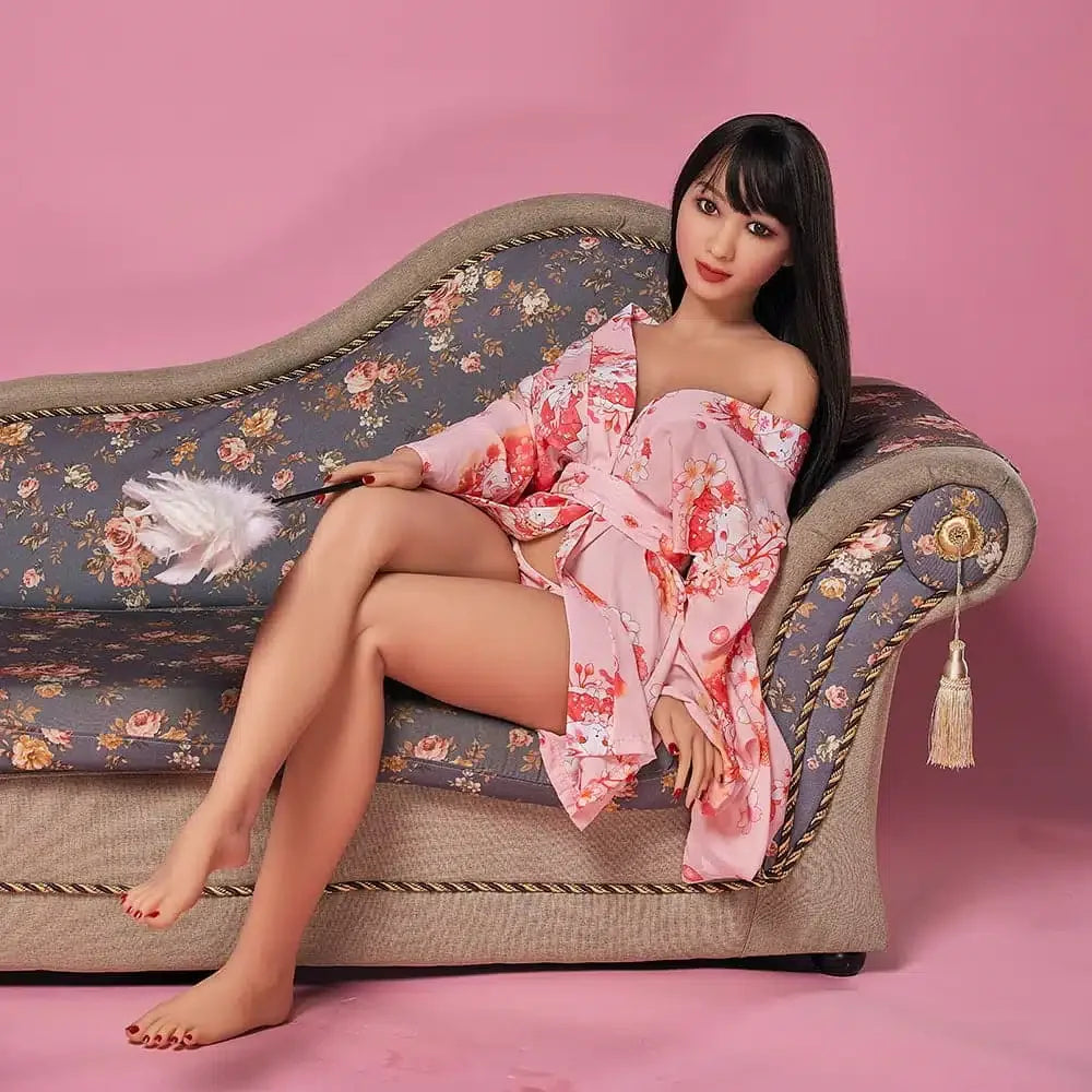 Laila. Realistisk sexdukke. 154 cm høy og veier 32,5 kg. Tilpasninger er mulig. Diskré levering. Trygg betaling. Garantert 100% anonymitet.