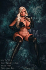 Samantha. Realistisk sexdukke. 173 cm høy og veier 45 kg. Komplett med lyd og varmeutstyr. Flere tilpasninger. Oral, vaginal og anal åpning.