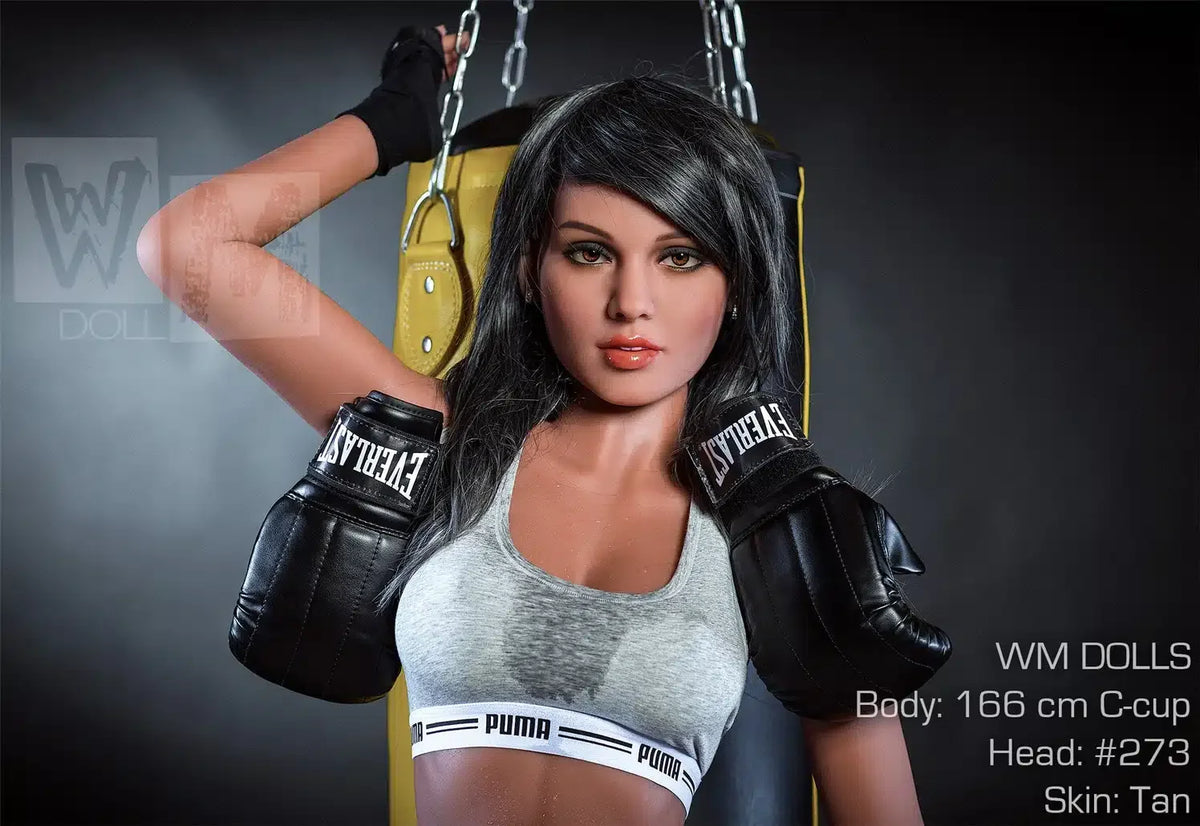 Famke. Realistisk sexdukke. 166 cm høy og veier 36 kg. Komplett med lyd og varmeutstyr. Flere tilpasninger. Oral, vaginal og anal åpning.