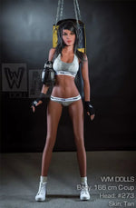 Famke. Realistisk sexdukke. 166 cm høy og veier 36 kg. Komplett med lyd og varmeutstyr. Flere tilpasninger. Oral, vaginal og anal åpning.