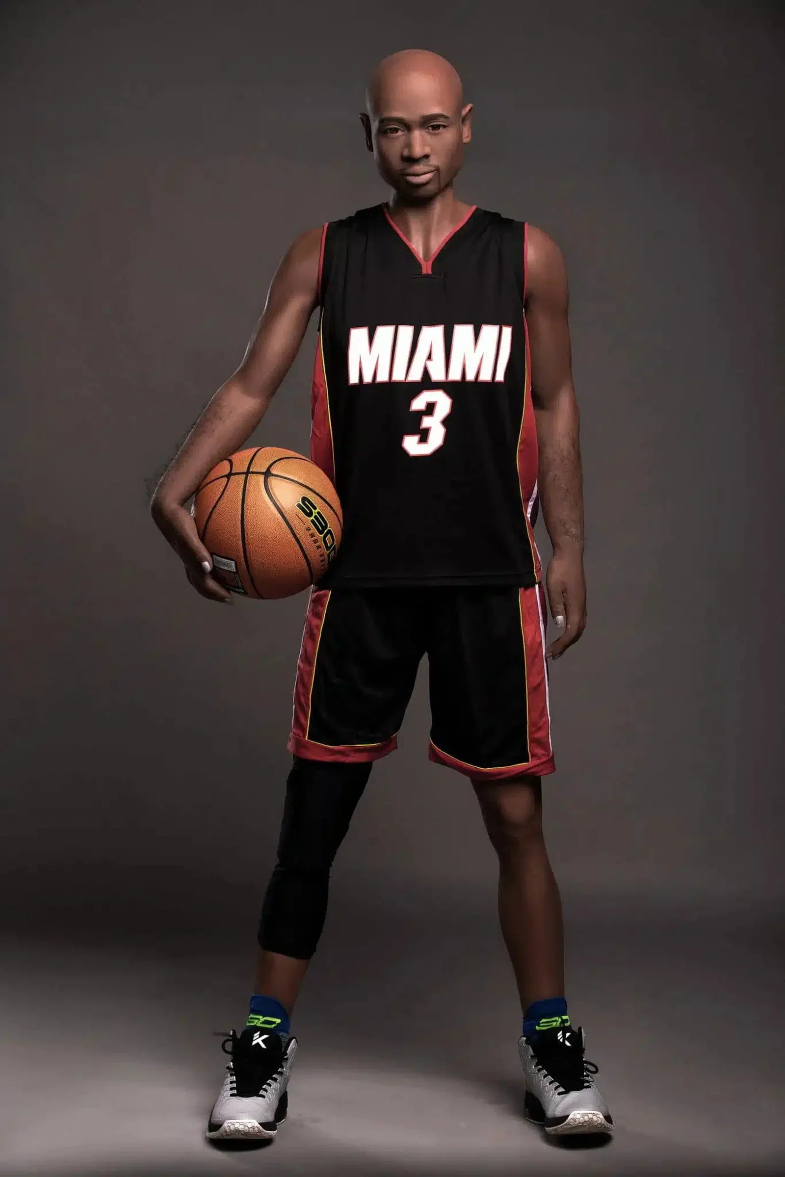 Jonas. Realistisk mannlig sexdukke i TPE. 175 cm høy og veier 50 kg. Diskré levering. Trygg betaling. Garantert 100% anonymitet.