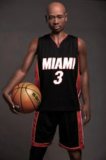 Jonas. Realistisk mannlig sexdukke i TPE. 175 cm høy og veier 50 kg. Diskré levering. Trygg betaling. Garantert 100% anonymitet.