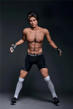 Oliver. Realistisk mannlig sexdukke i TPE. 175 cm høy og veier 50 kg. Diskré levering. Trygg betaling. Garantert 100% anonymitet.