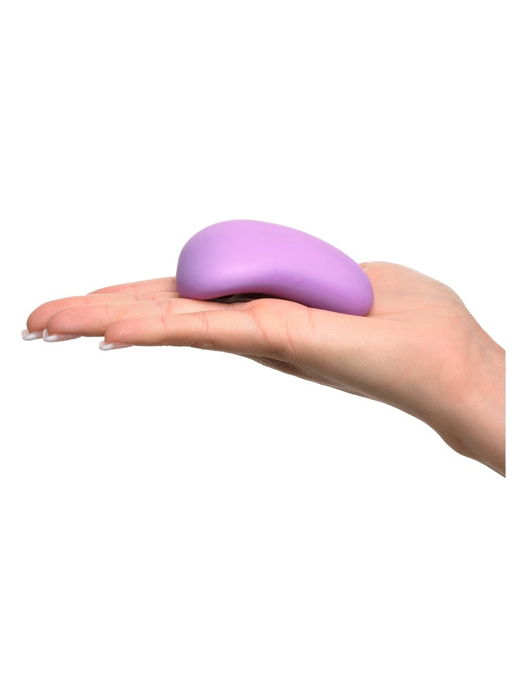 Fantasy For Her Petite Arouse Her i hånd – viser den lille størrelsen og ergonomiske formen