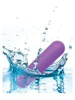Fantasy For Her Rechargeable Bullet i vannsprut – illustrerer vanntett design og bruk i dusj eller badekar