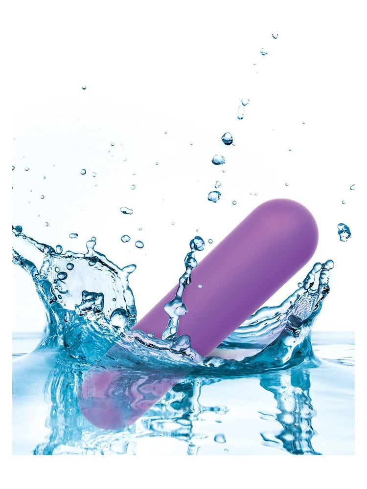 Fantasy For Her Rechargeable Bullet i vannsprut – illustrerer vanntett design og bruk i dusj eller badekar