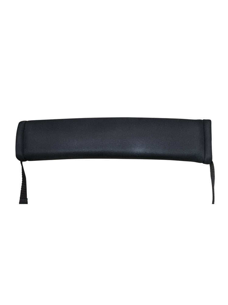 Nærbilde av ryggstøtten i mykt svart materiale. Ergonomisk formet og polstret, med stropper for montering.