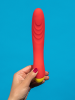 ROMP - Hype G-punktvibrator i hånd som viser fleksibel form