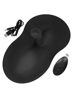 Vibepad 3 sett ovenfra med medfølgende USB-ladekabel og trådløs fjernkontroll.