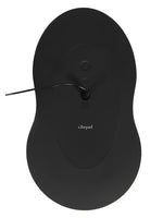 Undersiden av Vibepad 3 med av/på-knapp, ladeport, logo og tilkoblet USB-ladekabel.