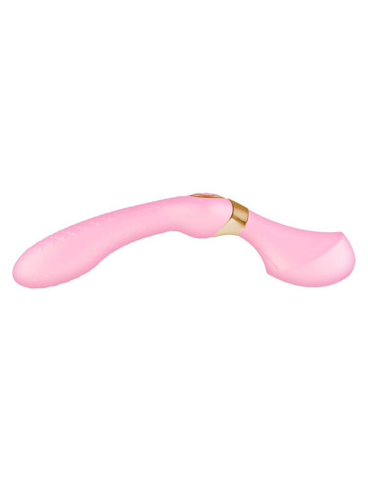Shunga Zoa vibrator i lys rosa, sett fra siden med buet form, glatt overflate, gullfarget ring og knapp i midten, samt bred stimuleringsdel i begge ender.
