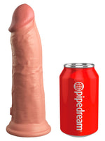 King Cock Elite 20 cm Lys – silikondildo vist ved siden av en brusboks for størrelse
